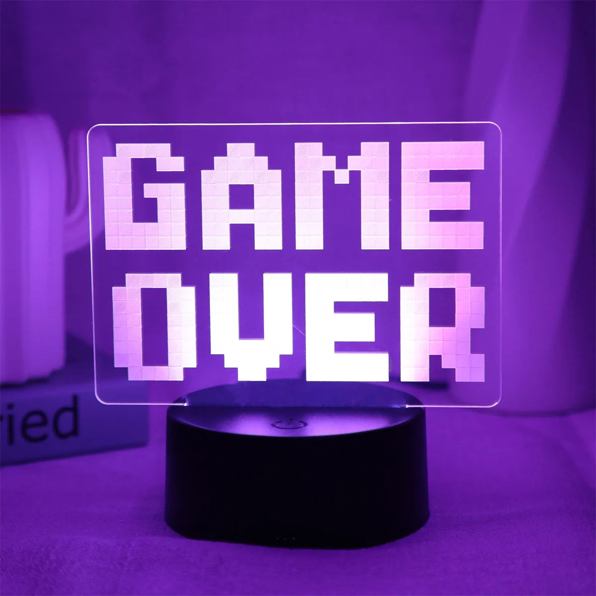  Luz Decorativa Gamer 3D “Game Over” – 7 Colores, USB Táctil
